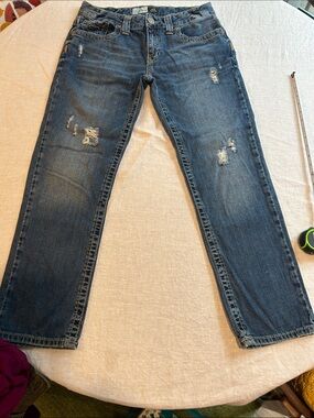 Aeropostale Kylie boyfriend jeans. Distressed. Size 7/8 Regular. Great condition